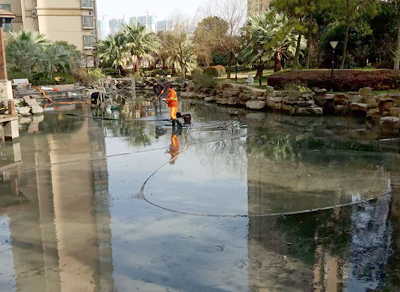 铁山港景观池淤泥清理