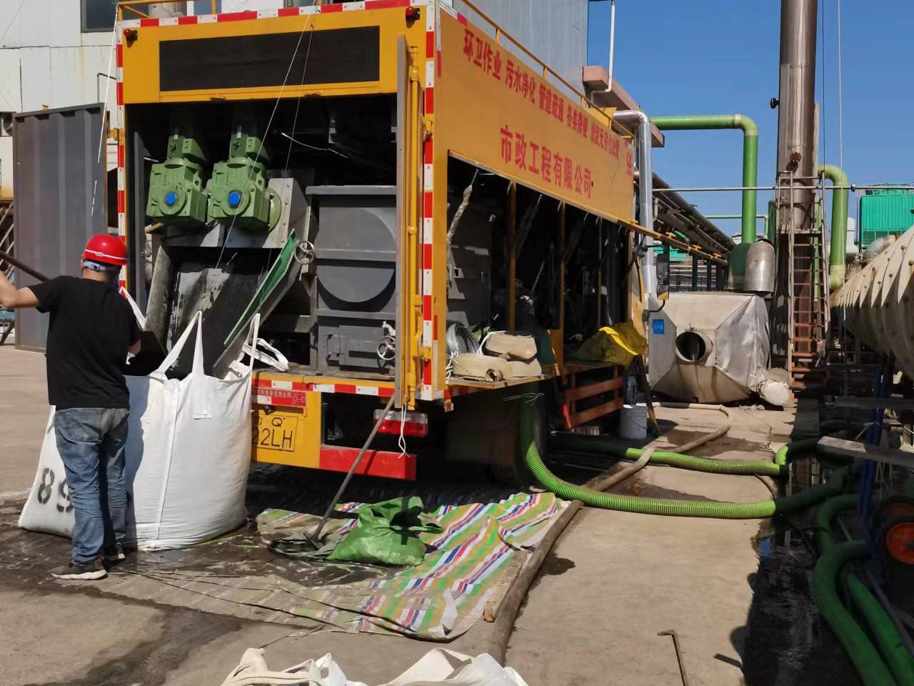 铁山港淤泥压干处理